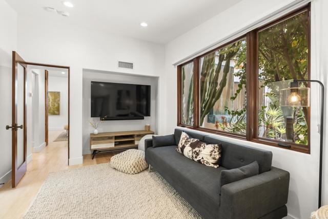 Detail Gallery Image 22 of 31 For 1370 Neptune Ave, Encinitas,  CA 92024 - 4 Beds | 4/1 Baths