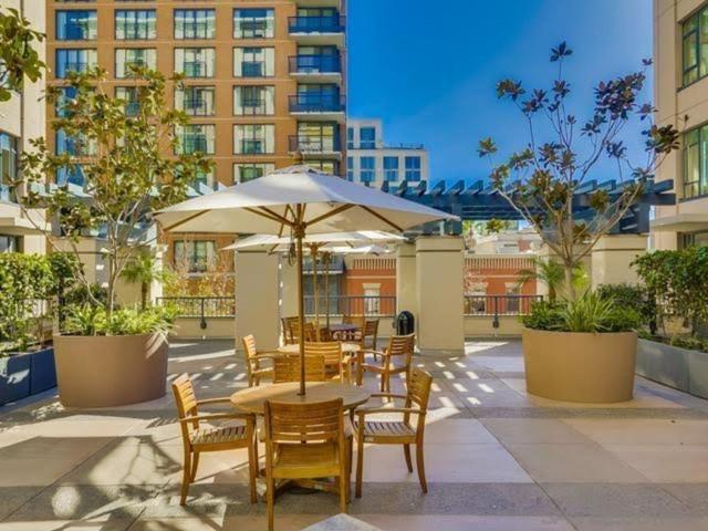 530 K St, San Diego CA: https://media.crmls.org/mediaz/63ba0969-8f32-40db-98ab-bc947e8c33e1.jpg