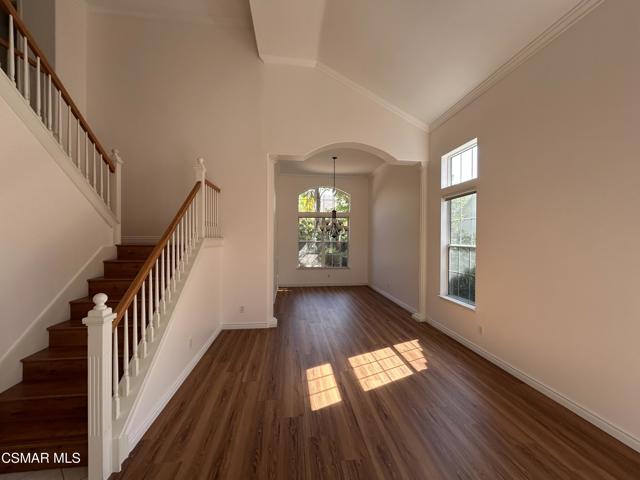 2357 Laurelwood Drive, Thousand Oaks CA: https://media.crmls.org/mediaz/63ba4851-97c2-4142-83a3-4639e2e0eb4c.jpg