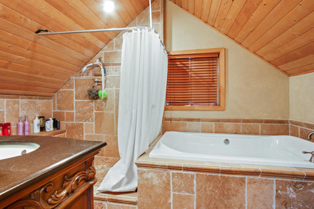 43630 Rainbow Lane, Angelus Oaks CA: https://media.crmls.org/mediaz/63bacbdb-add1-4bbe-acb8-fbb0b80e82d1.jpg