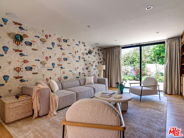 8674 Edwin Drive, Los Angeles CA: https://media.crmls.org/mediaz/63bb402b-9778-46d0-a167-2ea4ace17d6f.jpg