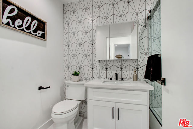 4130 Mclaughlin Avenue, Culver City CA: https://media.crmls.org/mediaz/63bb7e4f-f601-4e58-837c-f9be28fd9ba9.jpg