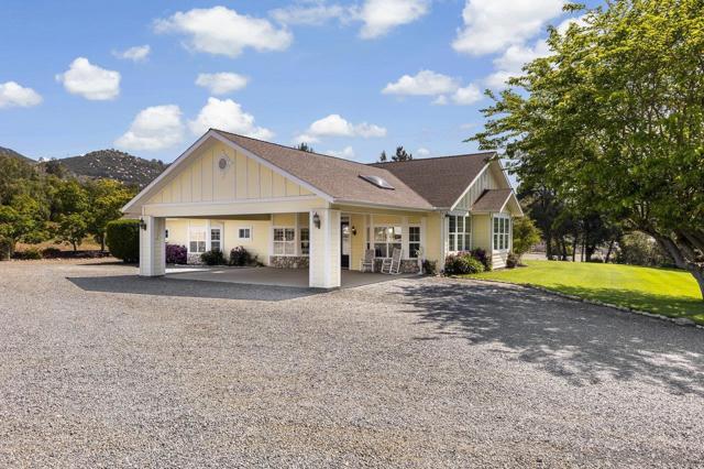 3232 N Twin Oaks Valley Rd, San Marcos CA: https://media.crmls.org/mediaz/63bb86c4-f23d-400e-94f3-56d63752b7bf.jpg