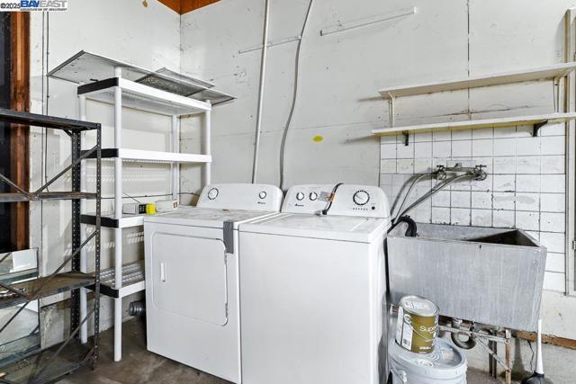 1677 Johnson St, San Leandro CA: https://media.crmls.org/mediaz/63bc0d22-4133-43d9-a1d7-e5a36949bfdb.jpg