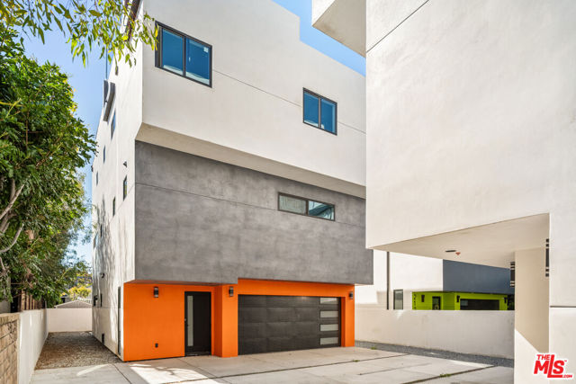 2123 Federal Avenue, Los Angeles CA: https://media.crmls.org/mediaz/63bc967f-d3d6-4aaf-a7bb-8420de1ae55d.jpg