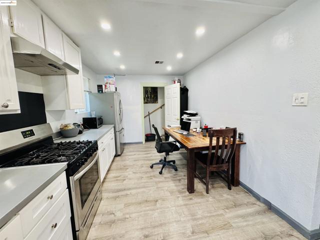 1344 64Th Ave, Oakland CA: https://media.crmls.org/mediaz/63bcc2ab-cd61-4975-9c82-b9cd7dcc4d2b.jpg