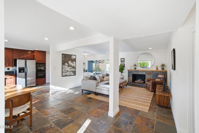 Detail Gallery Image 9 of 61 For 180 Cathy Dr, Newbury Park,  CA 91320 - 4 Beds | 2 Baths