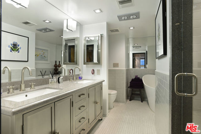 851 N Kings Road, West Hollywood CA: https://media.crmls.org/mediaz/63bd63da-99a4-449d-93fe-de83e4967e00.jpg