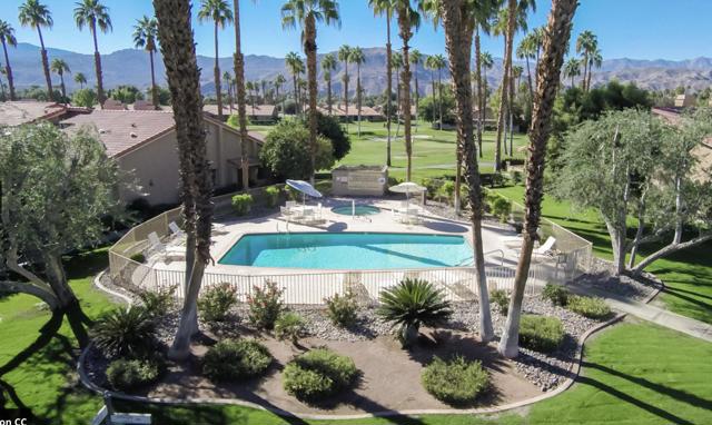 142 Camino Arroyo S, Palm Desert CA: https://media.crmls.org/mediaz/63bd8293-39e1-45b0-a000-16c1a68c8b02.jpg
