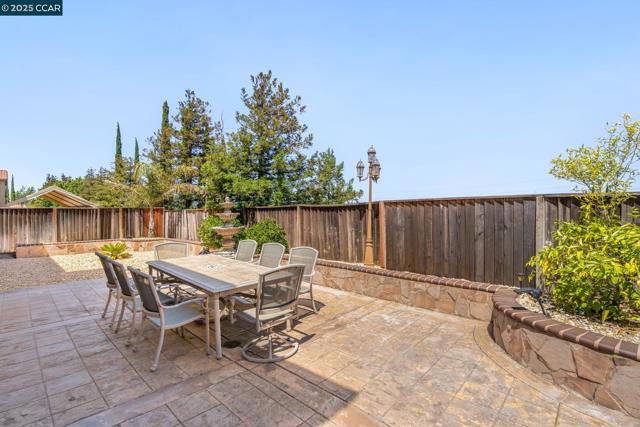 1426 Santa Teresa Dr, Pittsburg CA: https://media.crmls.org/mediaz/63bd955b-dad4-4a46-a663-dc27bc4ada4f.jpg