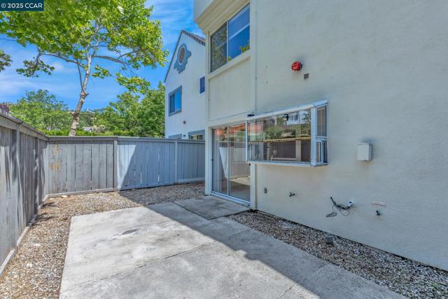 32 Shoal Dr, Vallejo CA: https://media.crmls.org/mediaz/63bda11f-777a-4b92-9321-3af3d4ae2aef.jpg
