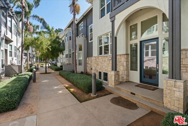 6010 Celedon, Playa Vista CA: https://media.crmls.org/mediaz/63be46d7-0853-425a-8c79-a0b1f0edb37d.jpg