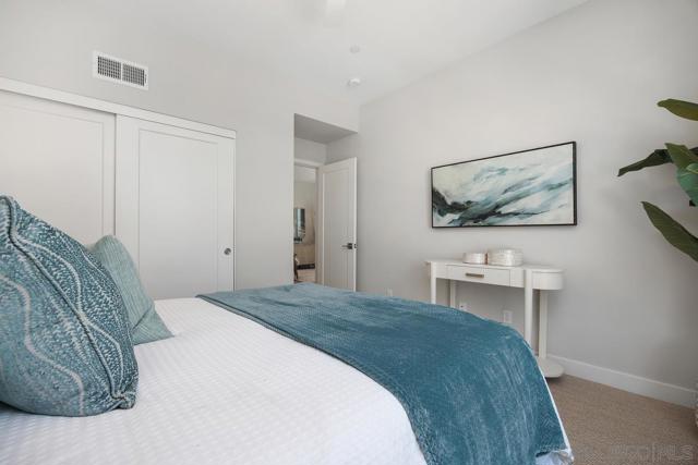 559 N Vulcan Ave, Encinitas CA: https://media.crmls.org/mediaz/63bf48db-5723-417b-b3ee-8f0d15b2b029.jpg
