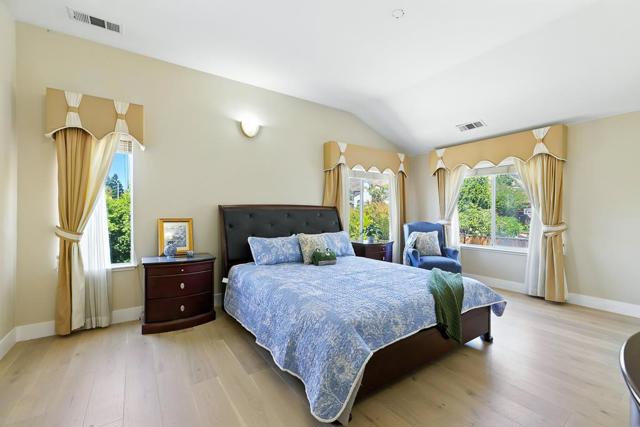 553 Lower Vintners Circle, Fremont CA: https://media.crmls.org/mediaz/63bf74ac-ca33-478a-a634-0966b877fc2e.jpg