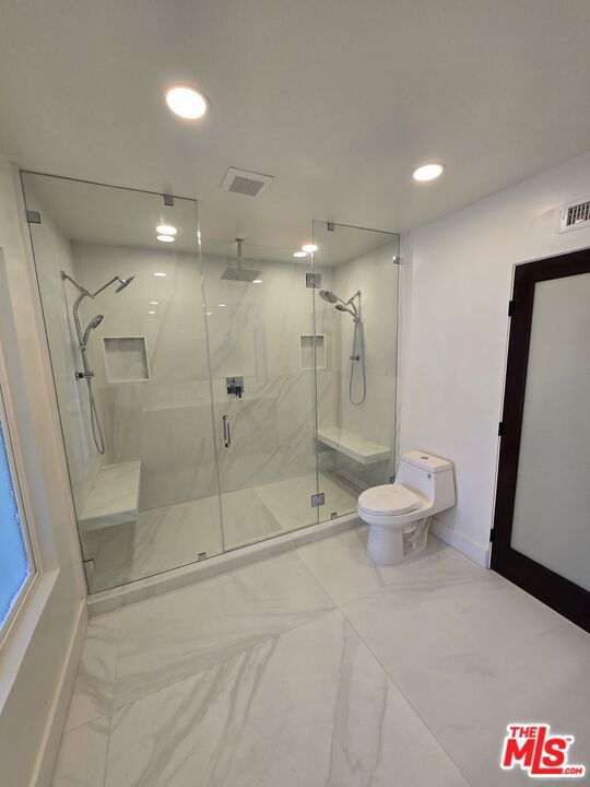 16544 Park Lane Circle, Los Angeles CA: https://media.crmls.org/mediaz/63bf7a5d-9e19-4cfc-9231-9ab847459928.jpg