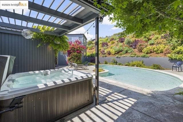 8715 Don Carol Drive, El Cerrito CA: https://media.crmls.org/mediaz/63bf8a5c-194c-495a-9979-ef9ba12f6ece.jpg