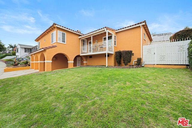 3715 Homeland Drive, View Park CA: https://media.crmls.org/mediaz/63bf9b62-2d1f-4a29-b884-f7e983493e6e.jpg
