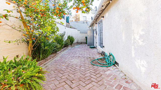 4707 Bedel Street, Woodland Hills CA: https://media.crmls.org/mediaz/63c0249a-350c-471f-9340-276d6e700685.jpg
