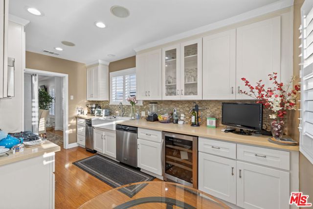 5715 Valley Ridge Avenue, Los Angeles CA: https://media.crmls.org/mediaz/63c06155-a490-409b-a7ea-595bfcae3b92.jpg