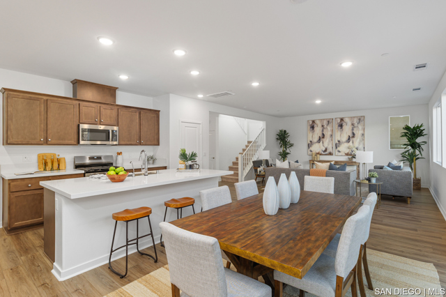 15217 Dawning CT, Lake Elsinore CA: https://media.crmls.org/mediaz/63c08cce-43b4-42f1-a7bb-db7f6845f962.jpg
