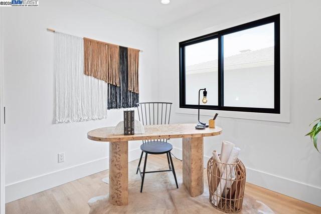 833 Polk St, Albany CA: https://media.crmls.org/mediaz/63c0e01b-c28c-45e5-ba20-abf641458580.jpg