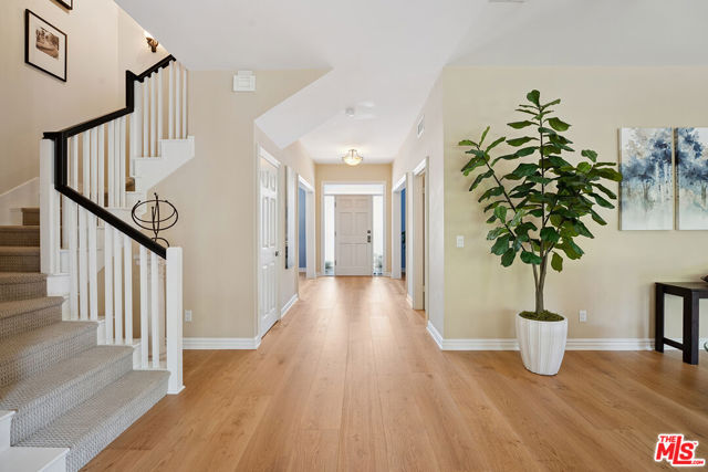 23040 Blue Bird Drive, Calabasas CA: https://media.crmls.org/mediaz/63c0e0f4-0d5c-4141-8362-1cf300158d36.jpg