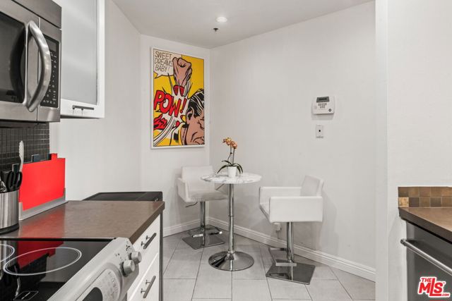 1201 Larrabee Street, West Hollywood CA: https://media.crmls.org/mediaz/63c0eb6c-0fa5-4001-b957-720f36c88cfb.jpg