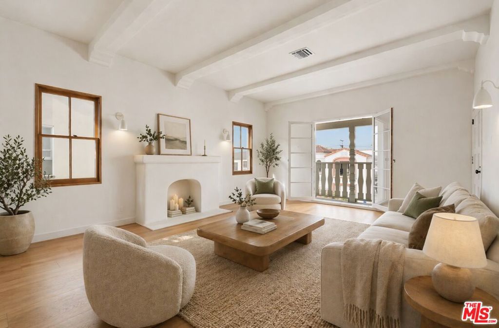 1/2 N Gardner Street