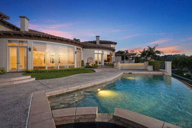6906 Royal Birkdale Pl, Rancho Santa Fe CA: https://media.crmls.org/mediaz/63c11126-039f-4057-9b81-8740402ff9f7.jpg