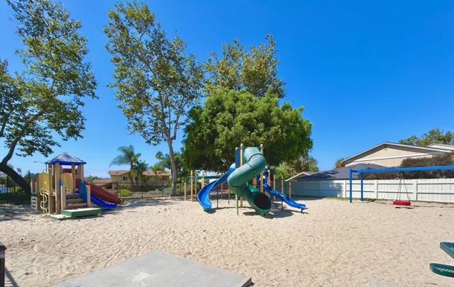 Detail Gallery Image 10 of 12 For 215 Countryhaven Rd, Encinitas,  CA 92024 - 2 Beds | 2 Baths