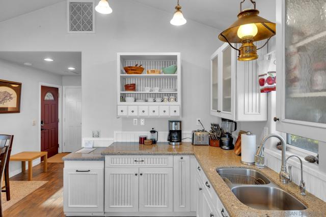 555 Manzanita Dr, Julian CA: https://media.crmls.org/mediaz/63c1bbee-a421-46e6-8099-d7d9b555edb8.jpg