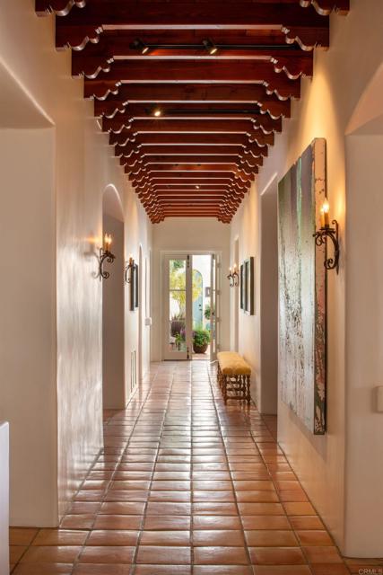 17484 El Vuelo, Rancho Santa Fe CA: https://media.crmls.org/mediaz/63c1eed6-5721-44ca-b965-1f4b4da724e8.jpg