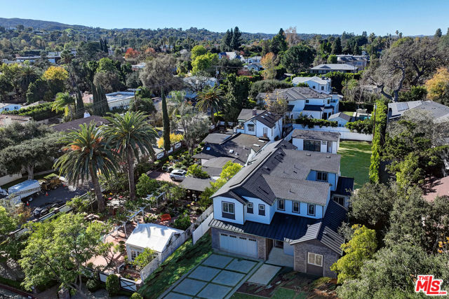 5109 Genesta Avenue, Encino CA: https://media.crmls.org/mediaz/63c21b14-1cb6-42f3-955b-1b7f15e720f1.jpg