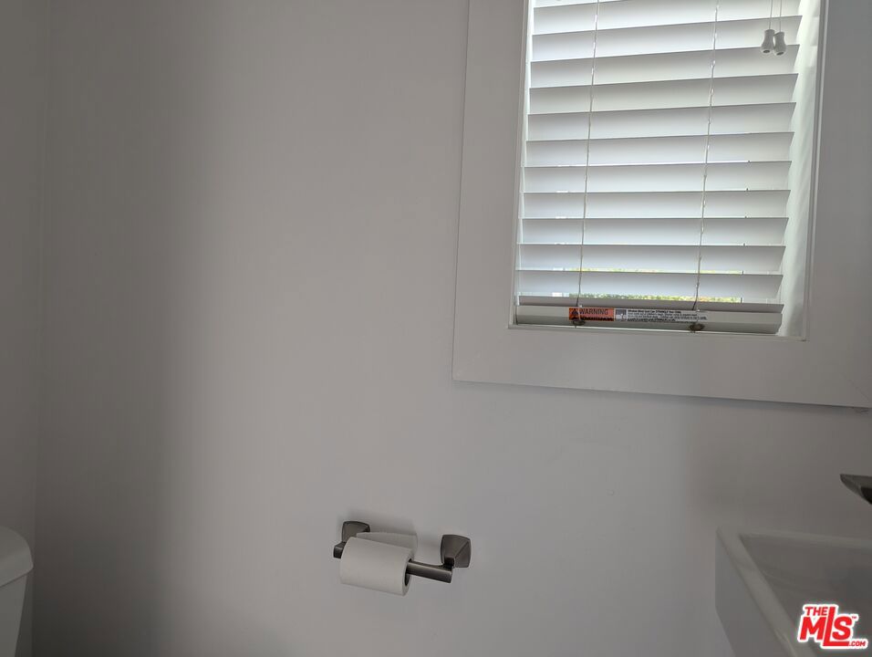 https://media.crmls.org/mediaz/63c24730-a881-45e8-94de-04ed9a98cbe6.jpg?preset=X-Large