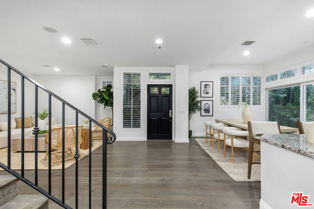 10523 Selkirk Lane, Los Angeles CA: https://media.crmls.org/mediaz/63c2b4fb-e561-4209-a76a-161112052c2f.jpg