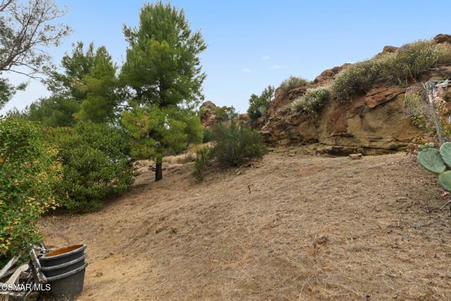 1561 Lookout Drive, Agoura Hills CA: https://media.crmls.org/mediaz/63c30406-a03a-4ccd-9696-11b944733f32.jpg
