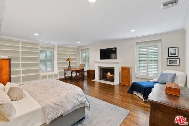 11051 Strathmore Drive, Los Angeles CA: https://media.crmls.org/mediaz/63c47010-1787-4359-a99c-73664c9d76c4.jpg