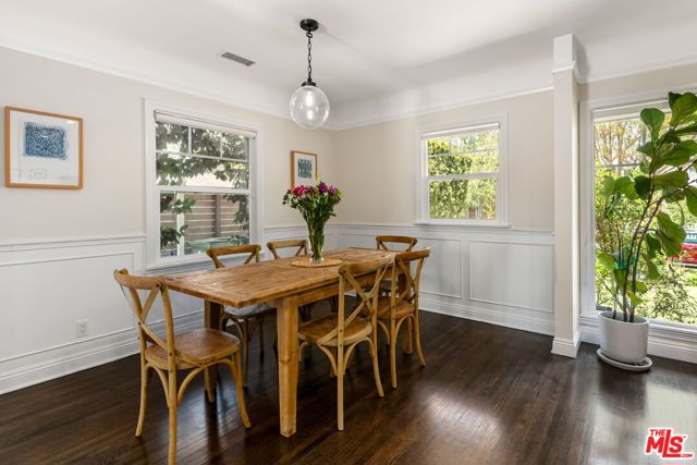 4223 Wilkinson Avenue, Studio City CA: https://media.crmls.org/mediaz/63c484d6-24d3-48fc-a6d7-daa117f221d9.jpg