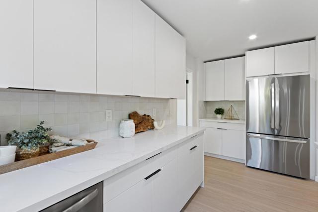 Image 11 of 55 For 868 Laburnum Drive