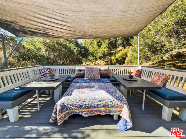 22012 Topanga School Road, Topanga CA: https://media.crmls.org/mediaz/63c56706-b0a2-4616-b67e-9ab0bc6edae3.jpg