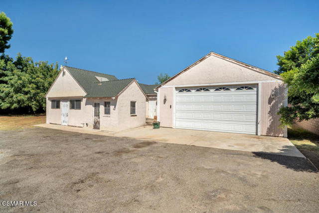 2327 Royal Avenue, Simi Valley CA: https://media.crmls.org/mediaz/63c69d2f-c77b-4cbb-a73b-0d8418e23e9c.jpg