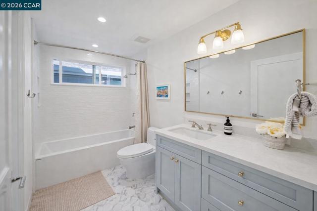 31 Ascot Place, Moraga CA: https://media.crmls.org/mediaz/63c6ccc9-fa3c-4837-be62-6cd07931abe1.jpg