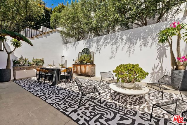 2420 Chislehurst Drive, Los Angeles CA: https://media.crmls.org/mediaz/63c6cf0b-cc72-43a1-ada8-d8eaf78807a7.jpg