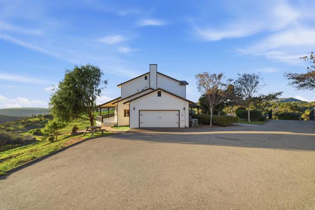 Detail Gallery Image 22 of 40 For 1925 Robinhood Rd, Vista,  CA 92084 - 5 Beds | 4/1 Baths