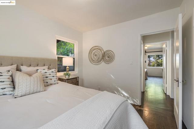 279 Pomona Street, Crockett CA: https://media.crmls.org/mediaz/63c71a96-d7cf-4fb4-92f7-441587406e63.jpg