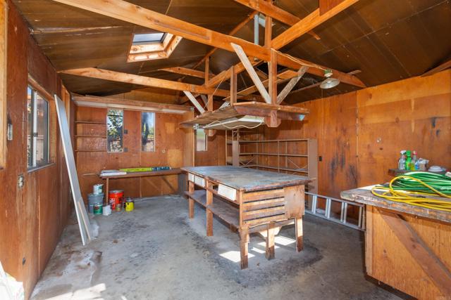 513 Canyon Drive, Solana Beach CA: https://media.crmls.org/mediaz/63c73e31-bf53-4cca-9709-9ab5efb12029.jpg