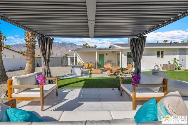 2002 N Whitewater Club Drive, Palm Springs, CA 92262