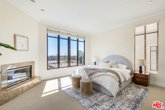 11847 Gorham Avenue, Los Angeles CA: https://media.crmls.org/mediaz/63c816a3-4b5f-4dee-9f77-f909e75b4fc1.jpg