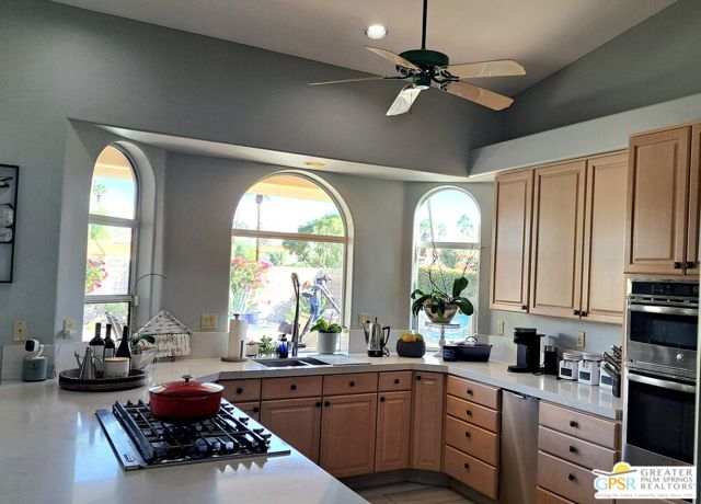 38610 Desert Mirage Drive, Palm Desert CA: https://media.crmls.org/mediaz/63c8361a-c061-4c3f-951b-4b8fff09126a.jpg