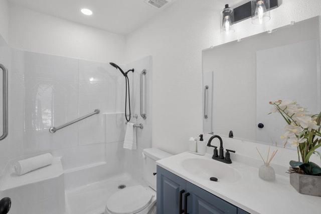 51480 Avenida Obregon, La Quinta CA: https://media.crmls.org/mediaz/63c865bb-6d55-4643-8cac-0abb51fd9ccc.jpg